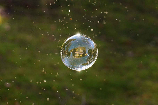 Eine Seifenblase im Freien